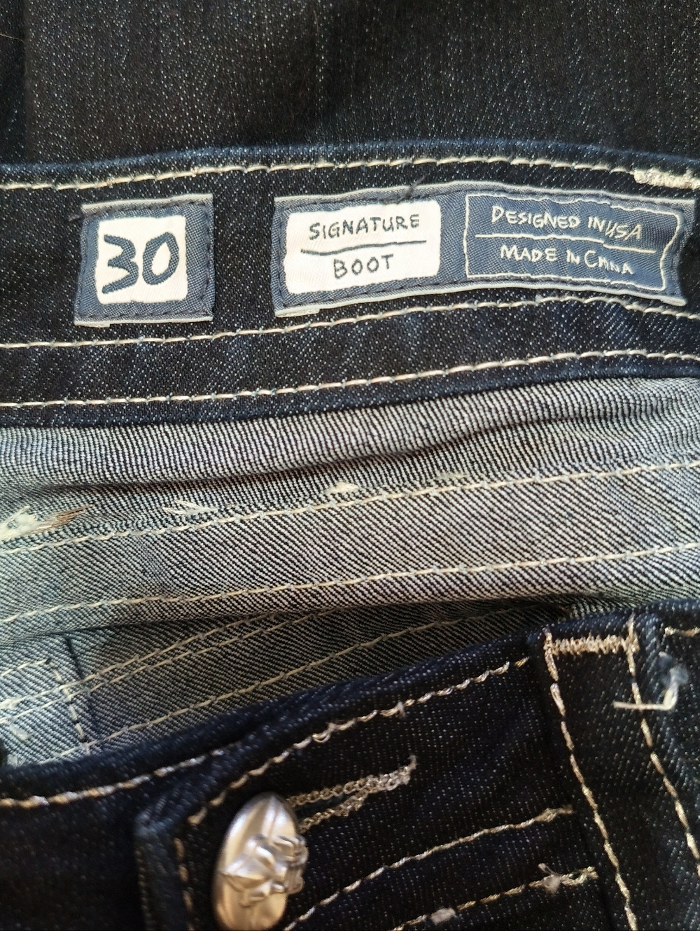 Miss Me Signature Boot cut Embellished Dark Wash Blue Women’s Jean Size 30x34 - Picture 10 of 12